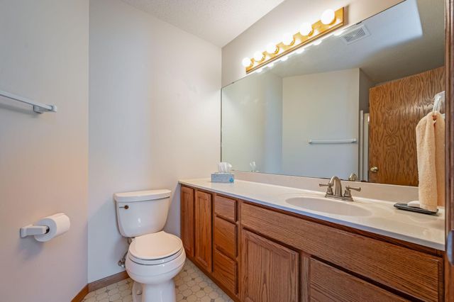 19 La Mar Court, North Mankato, MN 56003