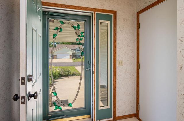 19 La Mar Court, North Mankato, MN 56003