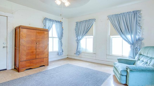 1107 Trail St, Floresville, TX 78114