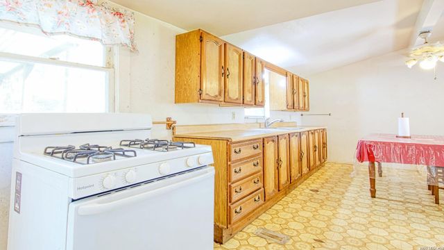 1107 Trail St, Floresville, TX 78114