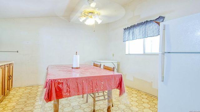 1107 Trail St, Floresville, TX 78114