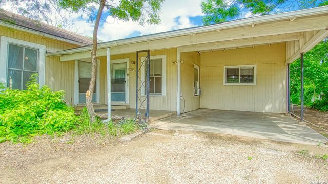1107 Trail St, Floresville, TX 78114