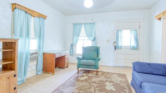 1107 Trail St, Floresville, TX 78114