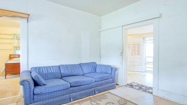 1107 Trail St, Floresville, TX 78114