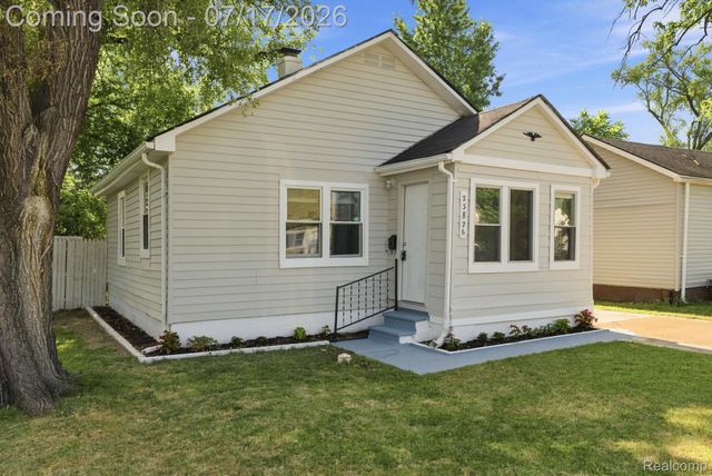 23826 Columbus Avenue, Warren, MI 48089