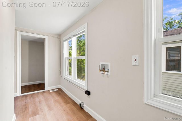 23826 Columbus Avenue, Warren, MI 48089