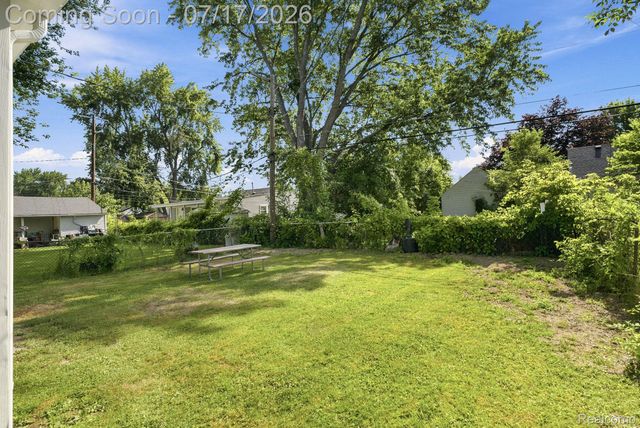 23826 Columbus Avenue, Warren, MI 48089