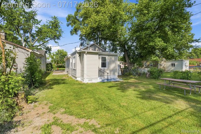 23826 Columbus Avenue, Warren, MI 48089
