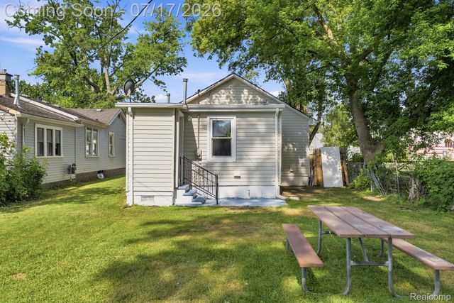 23826 Columbus Avenue, Warren, MI 48089