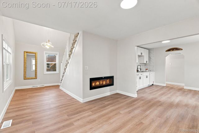 23826 Columbus Avenue, Warren, MI 48089