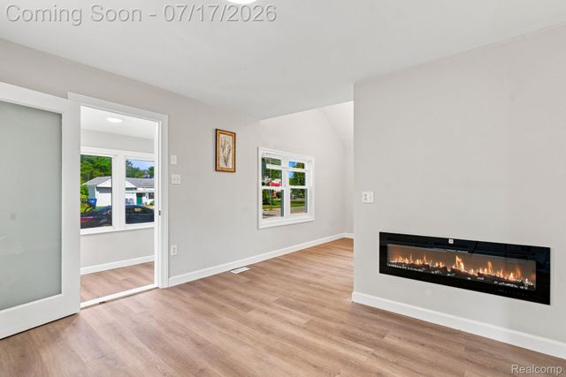 23826 Columbus Avenue, Warren, MI 48089