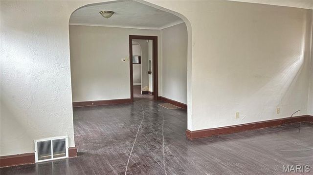 5598 Floy Avenue, St Louis, MO 63136
