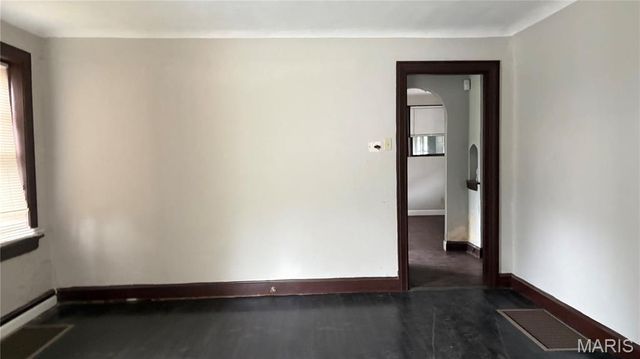 5598 Floy Avenue, St Louis, MO 63136