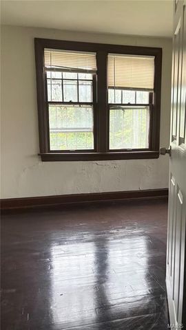 5598 Floy Avenue, St Louis, MO 63136