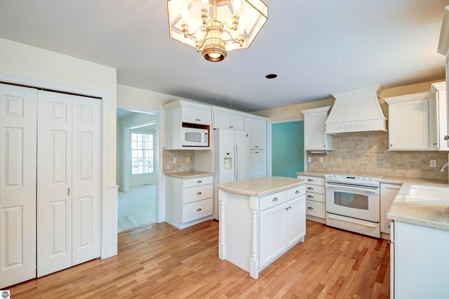 1170 Braebury Way, Traverse City, MI 49686