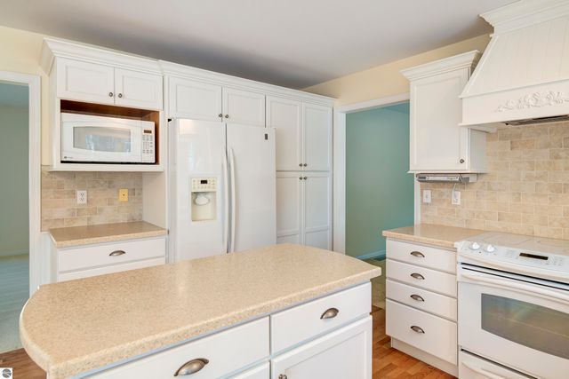 1170 Braebury Way, Traverse City, MI 49686