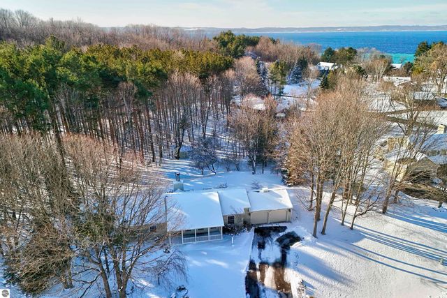 1170 Braebury Way, Traverse City, MI 49686