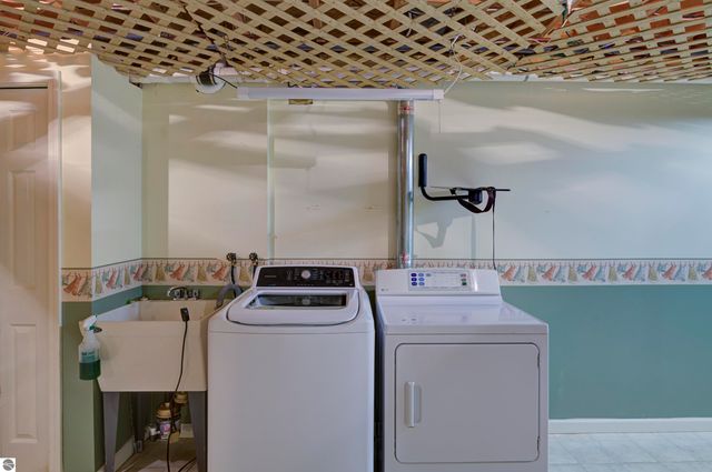 1170 Braebury Way, Traverse City, MI 49686