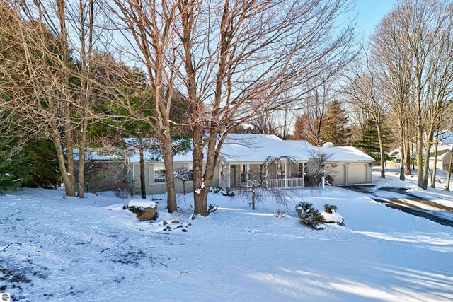 1170 Braebury Way, Traverse City, MI 49686