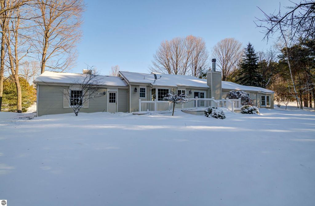 Image 4 of property listing at 1170 Braebury Way, Traverse City, MI 49686