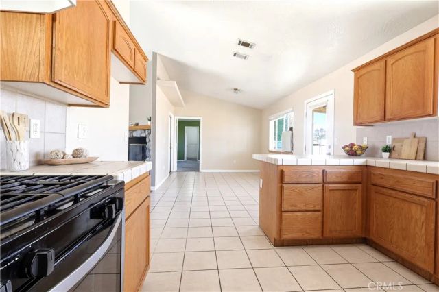 11837 11th, Hesperia, CA 92345