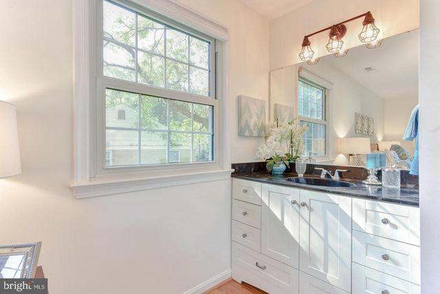 7326 OLD DOMINION DR, Mclean, VA 22101