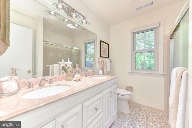 7326 OLD DOMINION DR, Mclean, VA 22101
