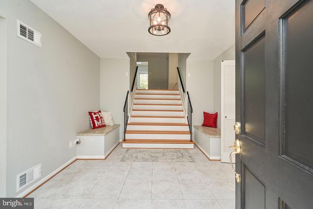 7326 OLD DOMINION DR, Mclean, VA 22101