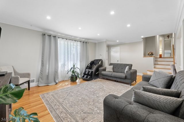 5 Viewpoint Rd, Wayne Twp., NJ 07470