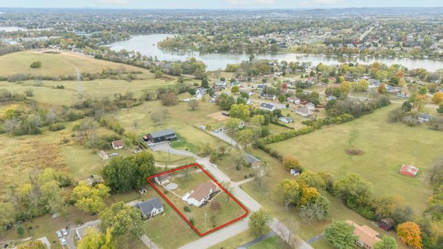 1041 Connie Dr, Gallatin, TN 37066