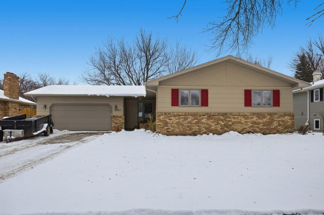 2867 Westgate Drive S, Fargo, ND 58103