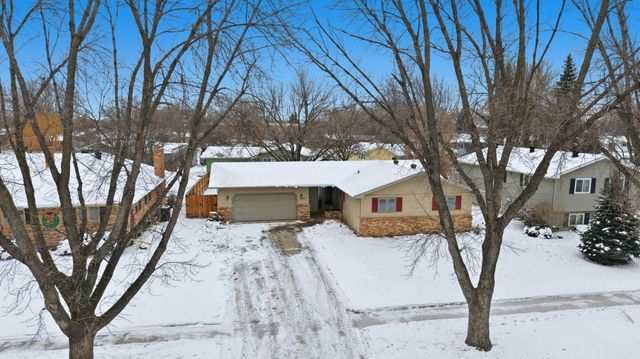 2867 Westgate Drive S, Fargo, ND 58103