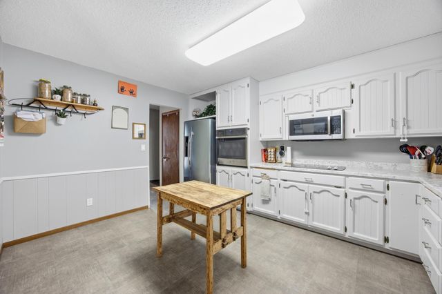 2867 Westgate Drive S, Fargo, ND 58103