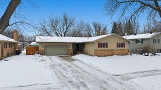 2867 Westgate Drive S, Fargo, ND 58103