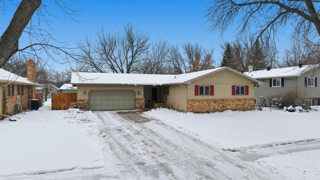 2867 Westgate Drive S, Fargo, ND 58103