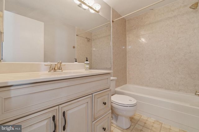 14 LAMBETH BRIDGE CT, Lutherville Timonium, MD 21093