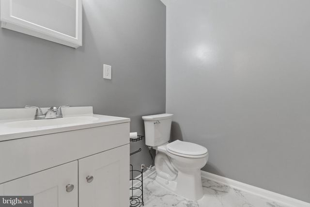 14 LAMBETH BRIDGE CT, Lutherville Timonium, MD 21093