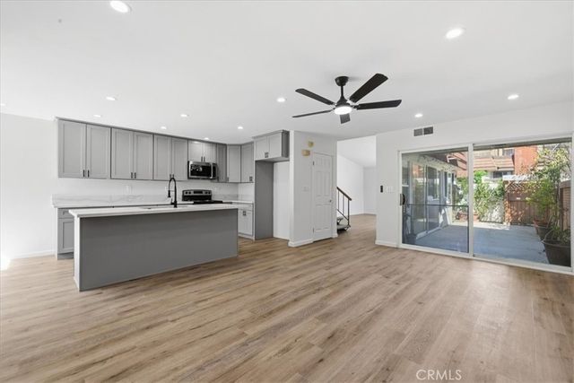 10445 Larwin unit 3 3, Chatsworth, CA 91311