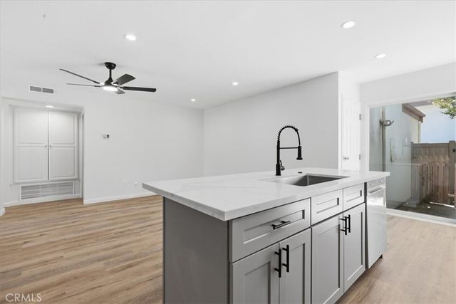 10445 Larwin unit 3 3, Chatsworth, CA 91311
