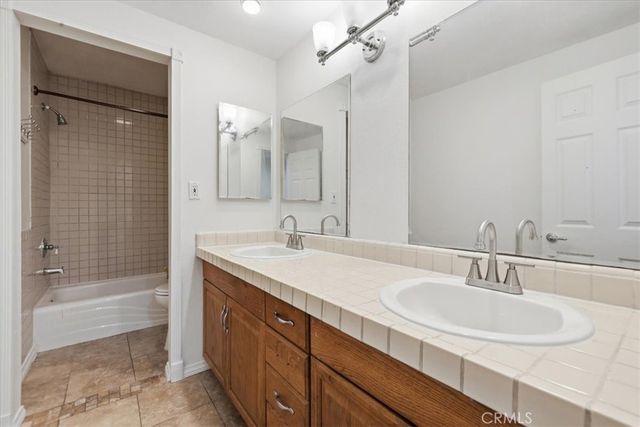 10445 Larwin unit 3 3, Chatsworth, CA 91311