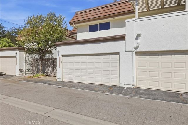 10445 Larwin unit 3 3, Chatsworth, CA 91311