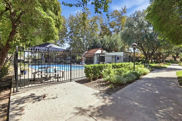 10445 Larwin unit 3 3, Chatsworth, CA 91311