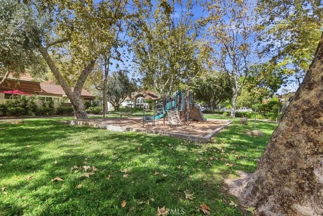 10445 Larwin unit 3 3, Chatsworth, CA 91311