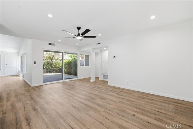 10445 Larwin unit 3 3, Chatsworth, CA 91311