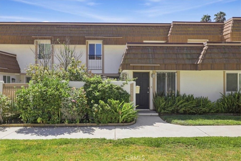 10445 Larwin unit 3 3, Chatsworth, CA 91311