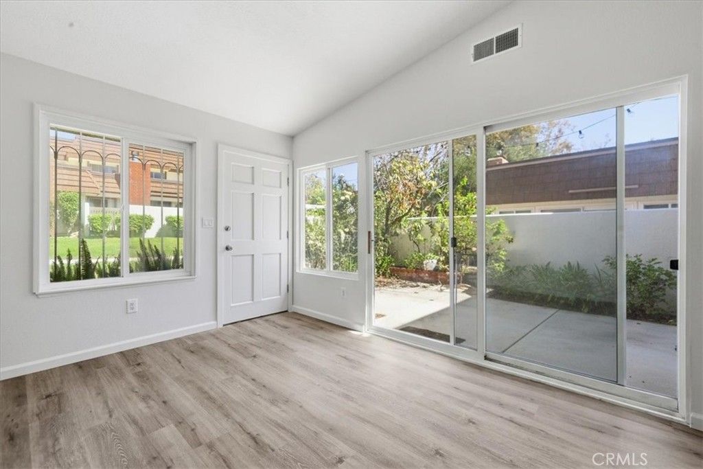 10445 Larwin unit 3 3, Chatsworth, CA 91311 — photo 3