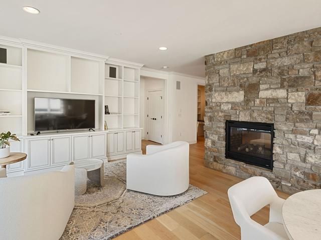 875 Lake Street N 310, Wayzata, MN 55391