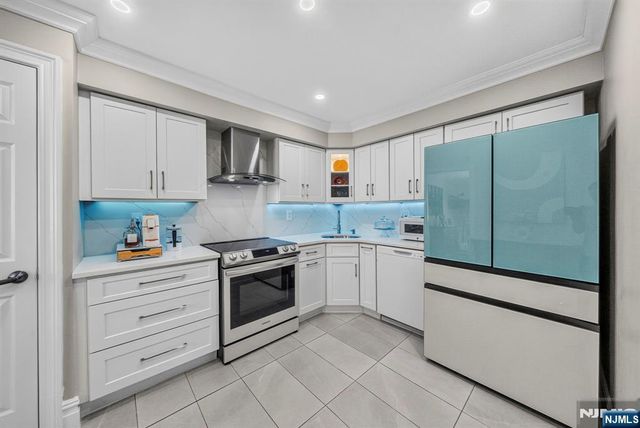 513 Windsor Drive, Palisades Park, NJ 07650