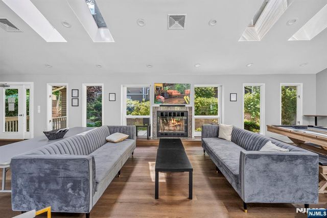 513 Windsor Drive, Palisades Park, NJ 07650