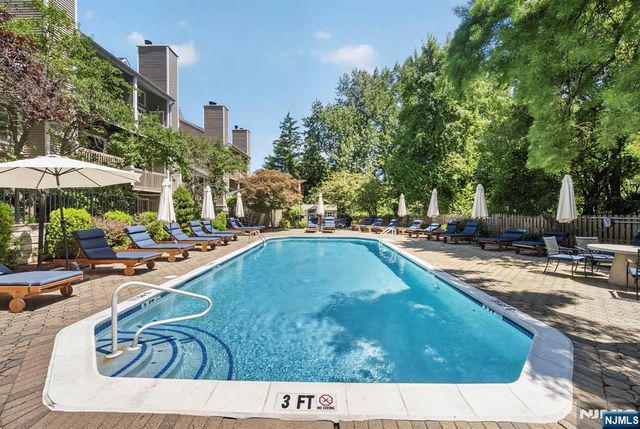 513 Windsor Drive, Palisades Park, NJ 07650